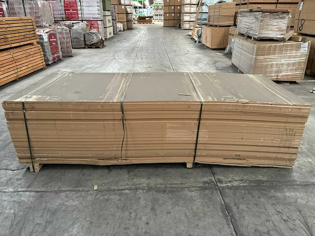 158,6 m² mdf 1,30 m breed 3,05 m lang 1,8 cm dik - afbeelding 2 van  4