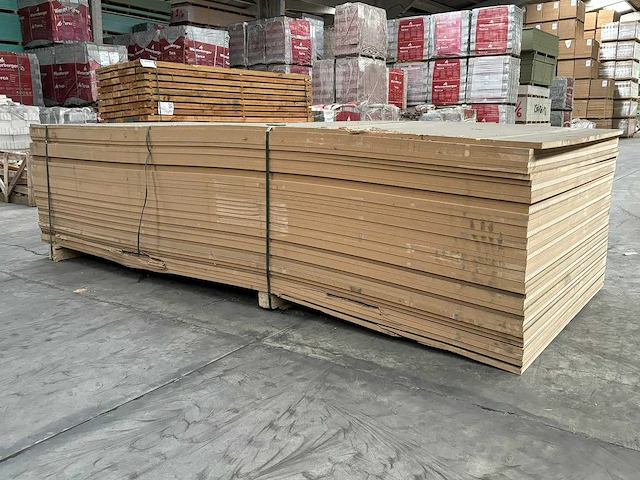 158,6 m² mdf 1,30 m breed 3,05 m lang 1,8 cm dik - afbeelding 3 van  4