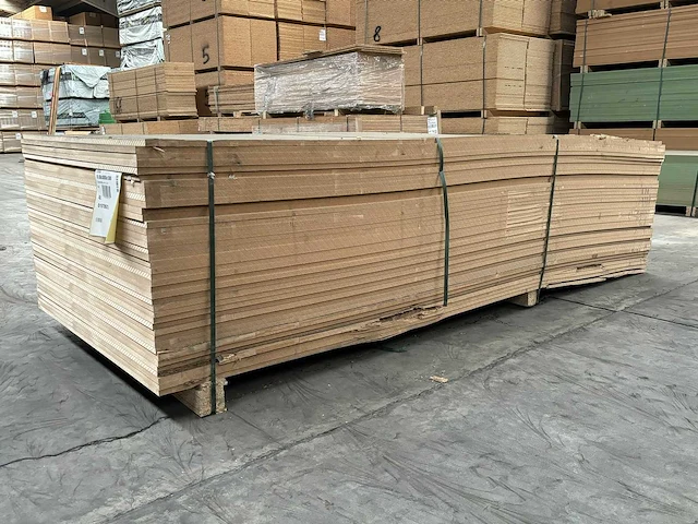 158,6 m² mdf 1,30 m breed 3,05 m lang 1,8 cm dik - afbeelding 4 van  4