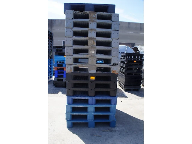 15x 100x120 plastic palletten - afbeelding 1 van  2