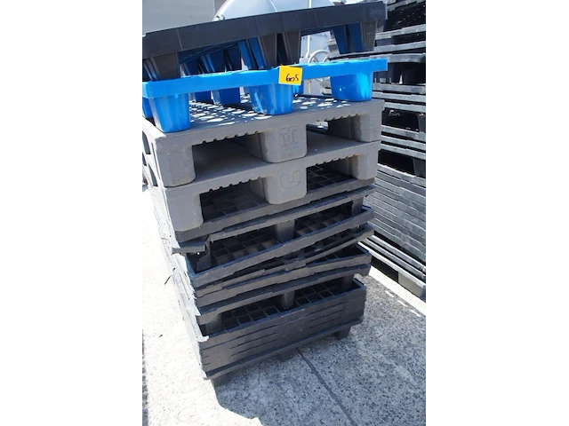 15x 80x120 plastic palletten - afbeelding 1 van  2