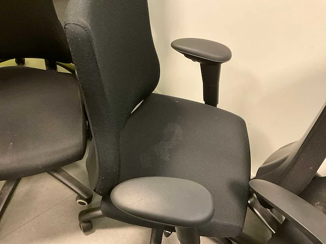 15x diverse bureaustoelen - afbeelding 7 van  19