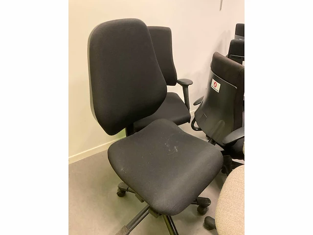 15x diverse bureaustoelen - afbeelding 11 van  19