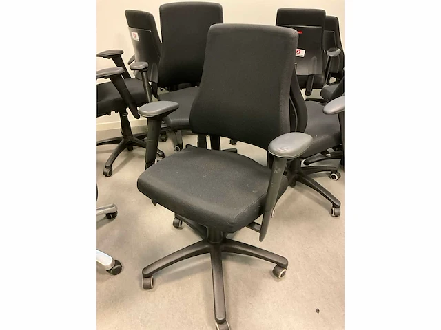 15x diverse bureaustoelen - afbeelding 13 van  19