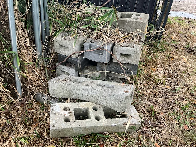 15x heras-hekken met betonblokken - afbeelding 2 van  3