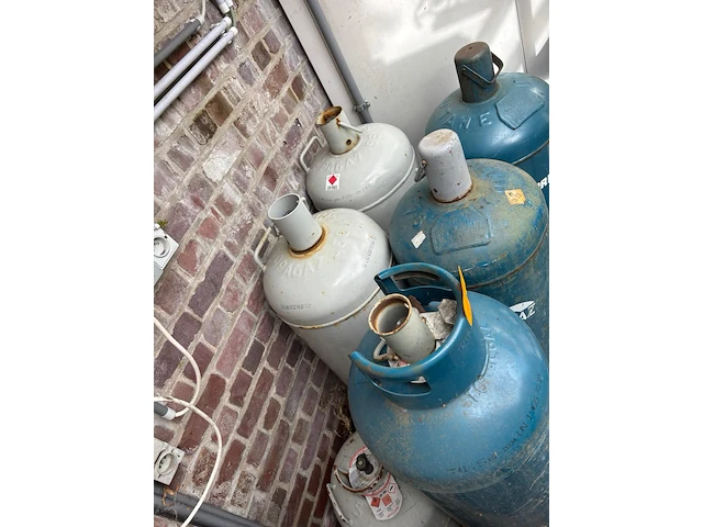 15x lege gasfles - afbeelding 1 van  5