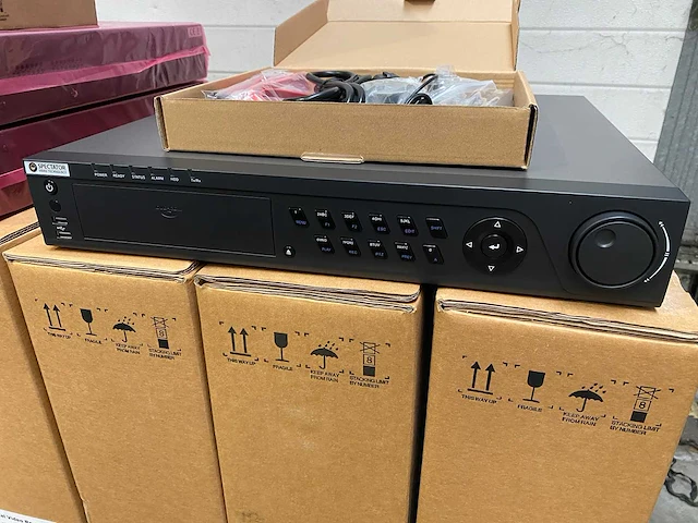15x spectator digital video recorder, 2x model sp-dvr-4-p, 8x model sp-dvr-8-p en 5x model sp-dvr-16-p - afbeelding 1 van  4