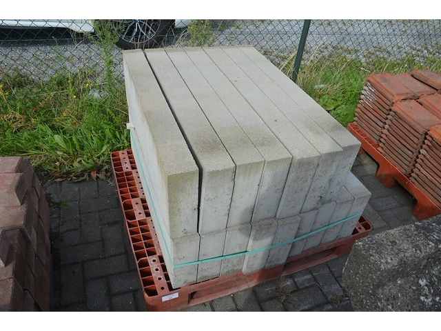 16 borduren (zonder pvc pallet) - afbeelding 1 van  4