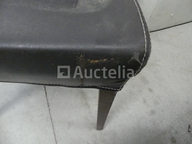 16 bruine kunstleren stoelen - afbeelding 2 van  6