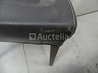 16 bruine kunstleren stoelen - afbeelding 2 van  6