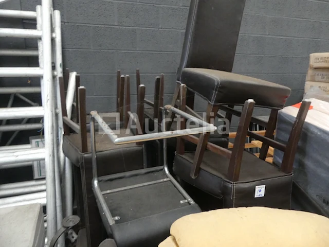 16 bruine kunstleren stoelen - afbeelding 3 van  6