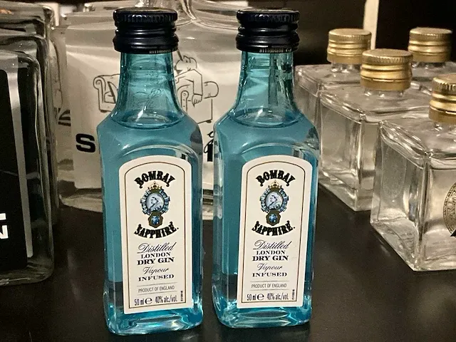 16 diverse mini flesjes gin - afbeelding 3 van  4