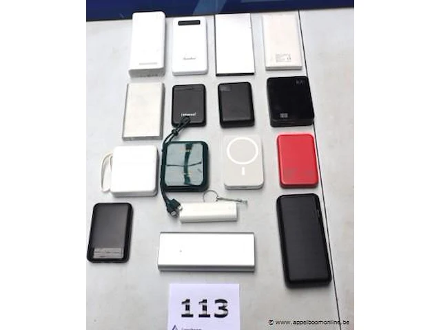 16 diverse powerbanks - afbeelding 1 van  3