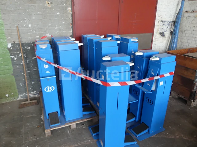 16 hydraulische geldispensers - afbeelding 3 van  5