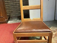 16 kleine kerkstoelen - afbeelding 1 van  4