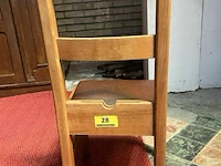 16 kleine kerkstoelen - afbeelding 3 van  4