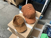 16 paar diverse schoenen, diverse kousen, petten en draagtassen - afbeelding 8 van  16