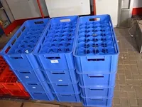 16 pvc bakken voor glazen leeg, 5 houten kisten met koffietassen en ondertassen (67,68) - afbeelding 7 van  11
