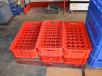 16 pvc bakken voor glazen leeg, 5 houten kisten met koffietassen en ondertassen (67,68) - afbeelding 8 van  11