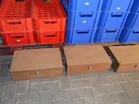 16 pvc bakken voor glazen leeg, 5 houten kisten met koffietassen en ondertassen (67,68) - afbeelding 9 van  11