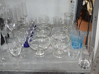 16 stuks potten en pannen, 36 glazen, 12 tassen, ca. 63 borden - afbeelding 2 van  9