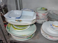 16 stuks potten en pannen, 36 glazen, 12 tassen, ca. 63 borden - afbeelding 5 van  9