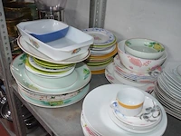 16 stuks potten en pannen, 36 glazen, 12 tassen, ca. 63 borden - afbeelding 6 van  9