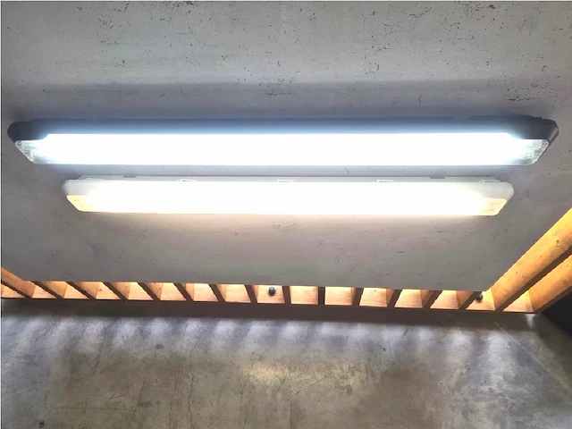 16 x 60cm pro dubbele led tl t8 armaturen waterdicht donkergrijs met reflector - afbeelding 1 van  7
