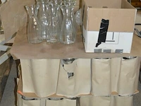±160 glazen vazen h=27cm en ±11 glazen flessen h23cm