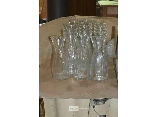 ±160 glazen vazen h=27cm en ±11 glazen flessen h23cm - afbeelding 2 van  4