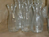 ±160 glazen vazen h=27cm en ±11 glazen flessen h23cm - afbeelding 2 van  4