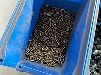 16,42 kg diverse bevestigingsmaterialen in stapelbare bak - afbeelding 3 van  13