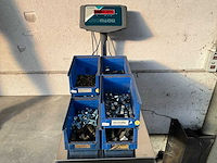 16,42 kg diverse bevestigingsmaterialen in stapelbare bak - afbeelding 1 van  13