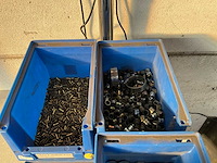 16,42 kg diverse bevestigingsmaterialen in stapelbare bak - afbeelding 7 van  13