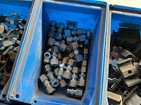 16,42 kg diverse bevestigingsmaterialen in stapelbare bak - afbeelding 10 van  13