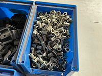 16,42 kg diverse bevestigingsmaterialen in stapelbare bak - afbeelding 12 van  13