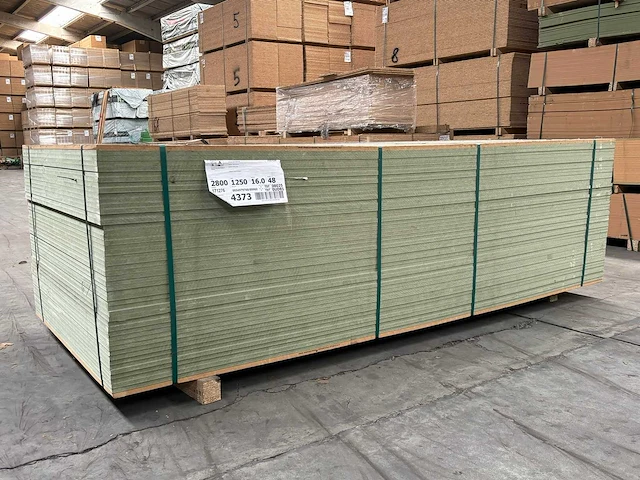 168 m² mdf wit 1,25 m breed 2,44 m lang 1,6 cm dik - afbeelding 1 van  4