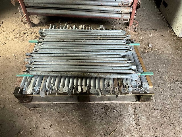 169 x trapbekisting - afbeelding 1 van  3