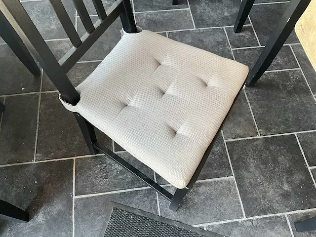 16x houten tafel + 32 bijzetstoelen - afbeelding 5 van  10