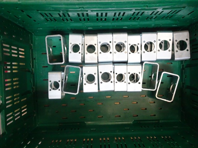 16x stapelbare kunststof bak + inhoud - afbeelding 4 van  20