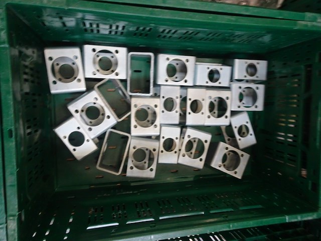 16x stapelbare kunststof bak + inhoud - afbeelding 5 van  20