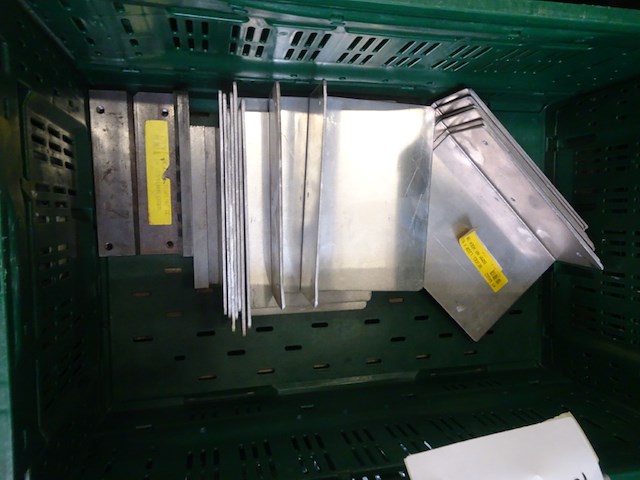 16x stapelbare kunststof bak + inhoud - afbeelding 7 van  20