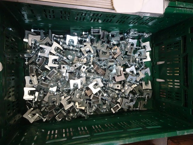 16x stapelbare kunststof bak + inhoud - afbeelding 10 van  20