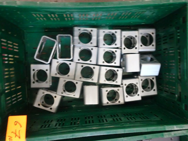 16x stapelbare kunststof bak + inhoud - afbeelding 12 van  20