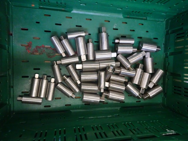 16x stapelbare kunststof bak + inhoud - afbeelding 16 van  20