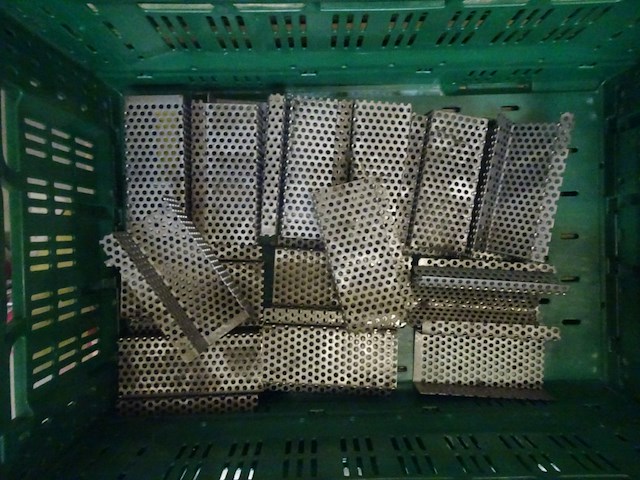 16x stapelbare kunststof bak + inhoud - afbeelding 17 van  20