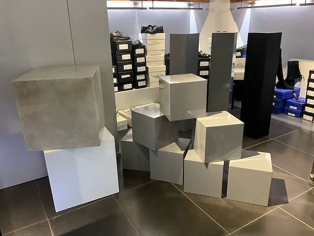 17 diverse houten displays - afbeelding 1 van  7