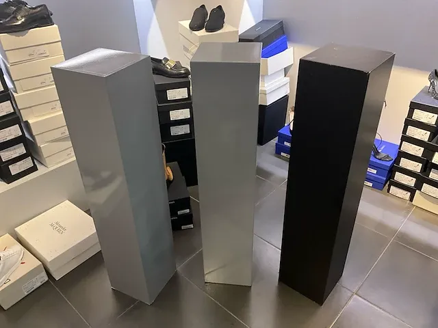 17 diverse houten displays - afbeelding 5 van  7