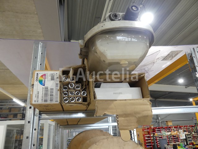 17 frames en neonlamp - afbeelding 2 van  10