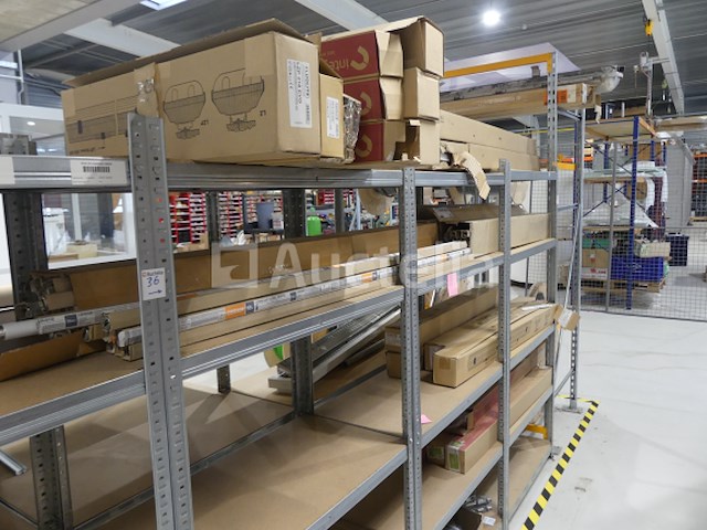 17 frames en neonlamp - afbeelding 7 van  10